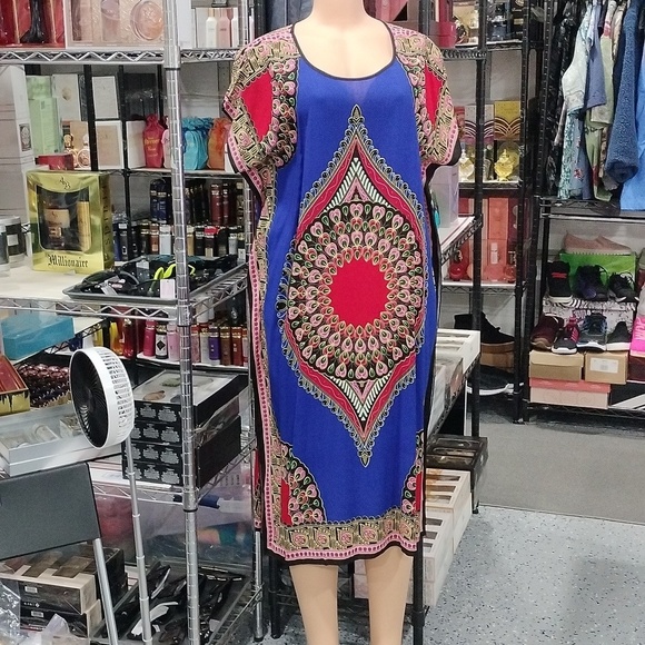 Printed Women's Dresses Size One - Picture 2 of 3